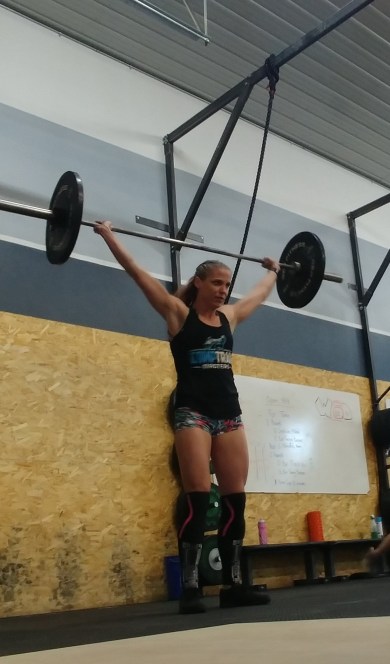 hot crossfit chicks doing snatches in crossfit in colorado