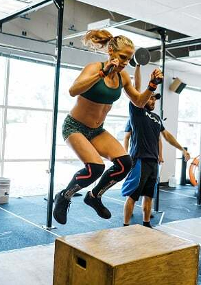 crossfit competition box jumps crossfitmomm.com hot crossfit chicks