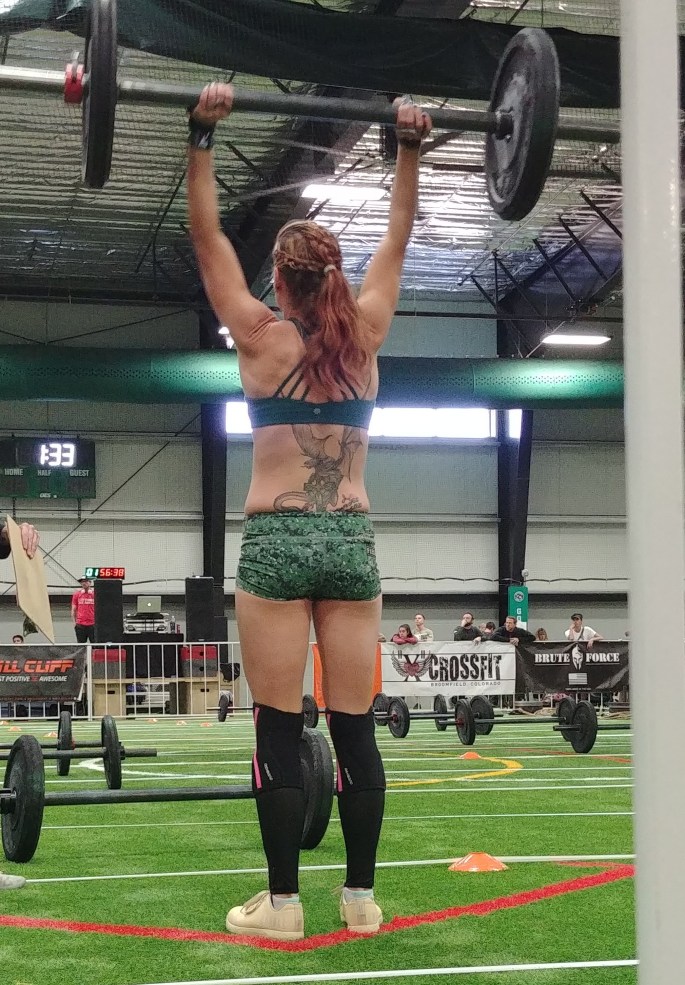 push press crossfit competition denver hot crossfit chick crossfitmomm.com