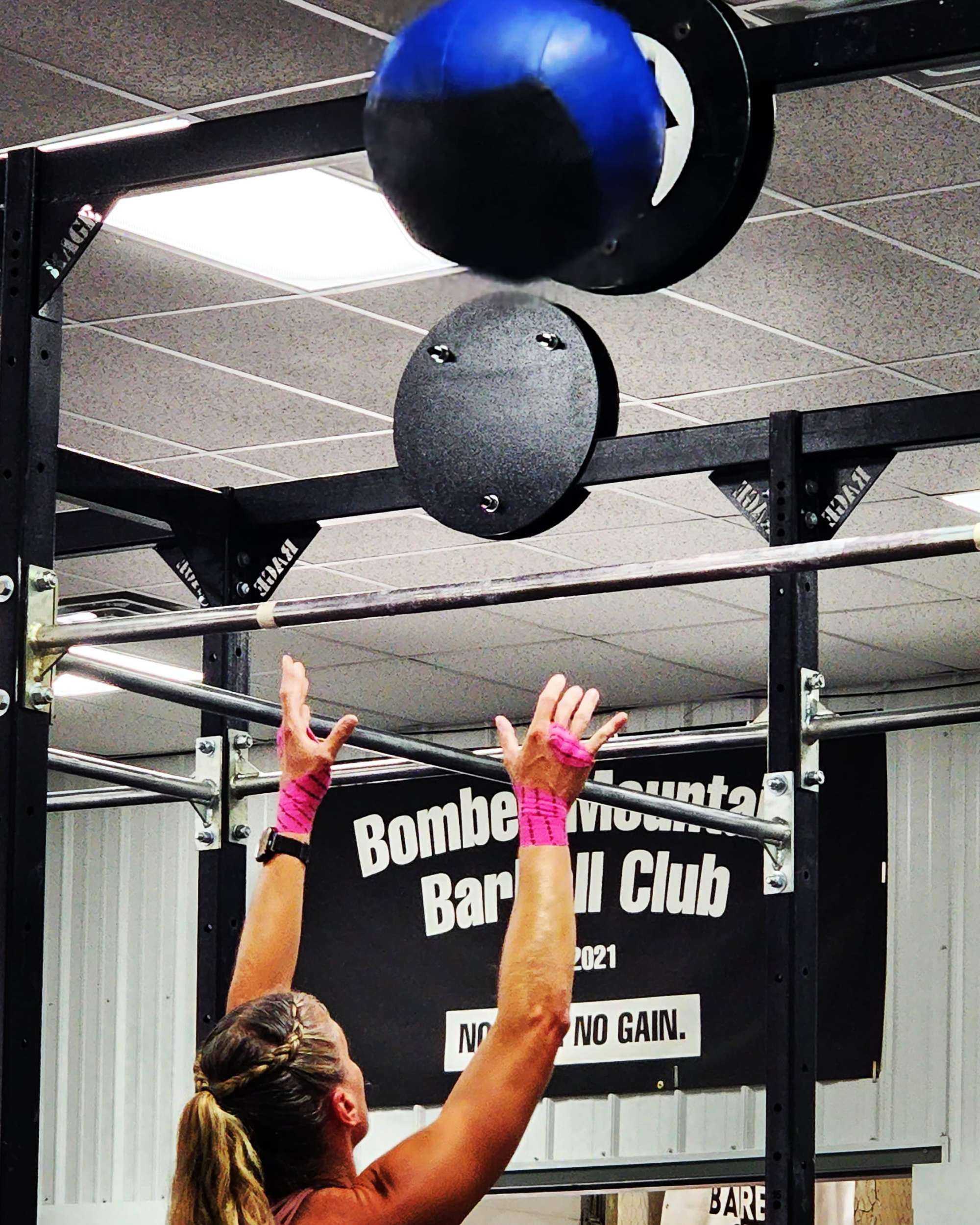 crossfit competition wall balls www.crossfitmomm.com